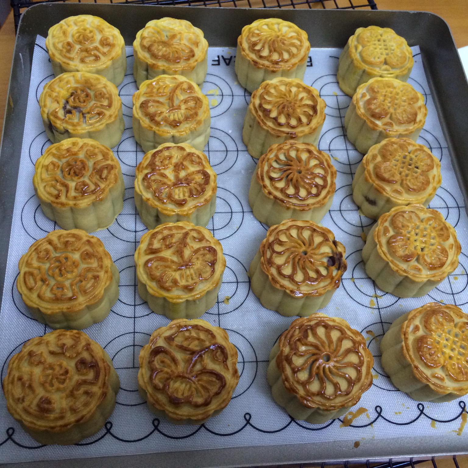 广式月饼—蛋黄莲蓉月饼