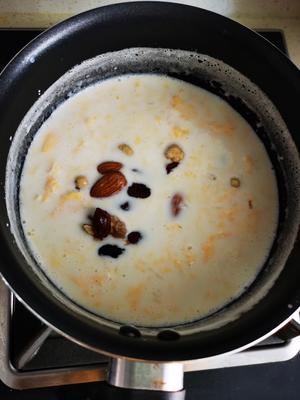 牛奶鸡蛋芡实米酒羹的做法 步骤4