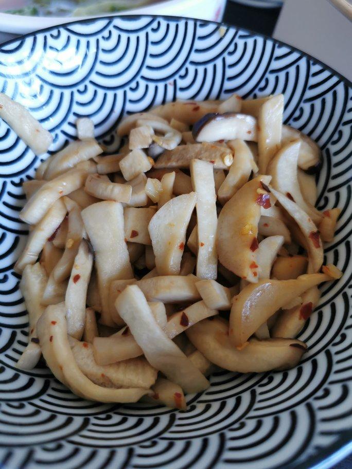 比肉还好吃的【手撕凉拌杏鲍菇】，上桌扫光光