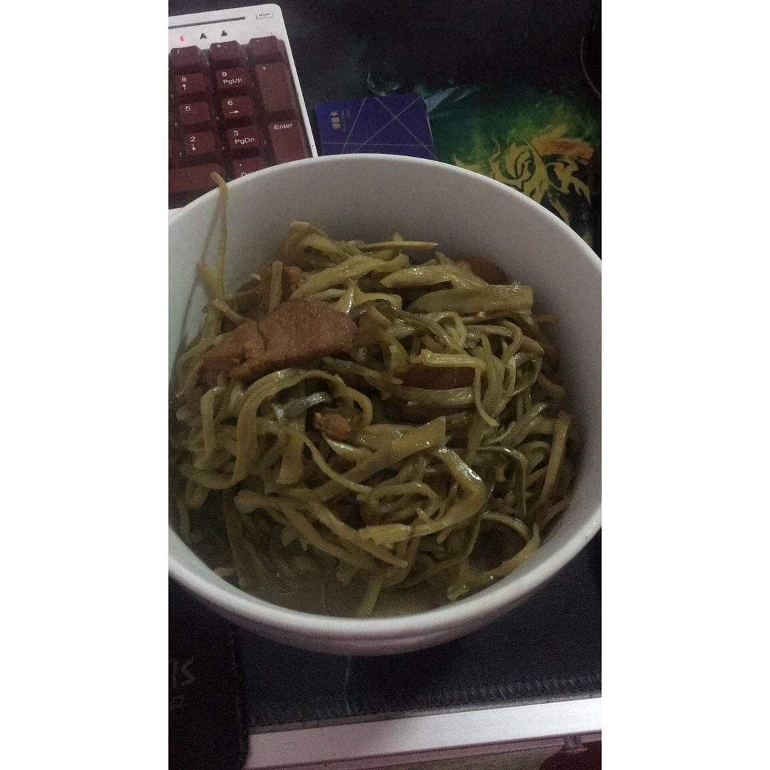 豆角干焖五花肉