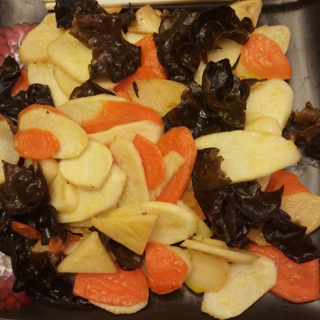 胡萝卜木耳炒山药