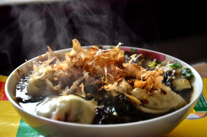 紫菜笋干柴鱼片馄饨汤的做法