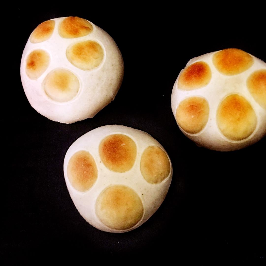 猫爪椰蓉面包——欧克皮的简单装饰