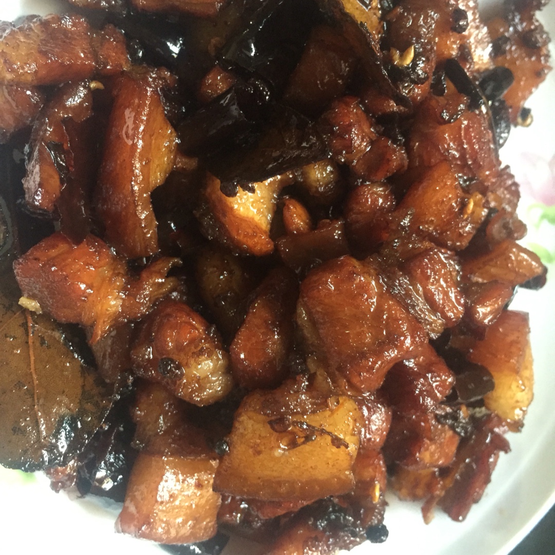 吃着碗里望着锅里的红烧肉