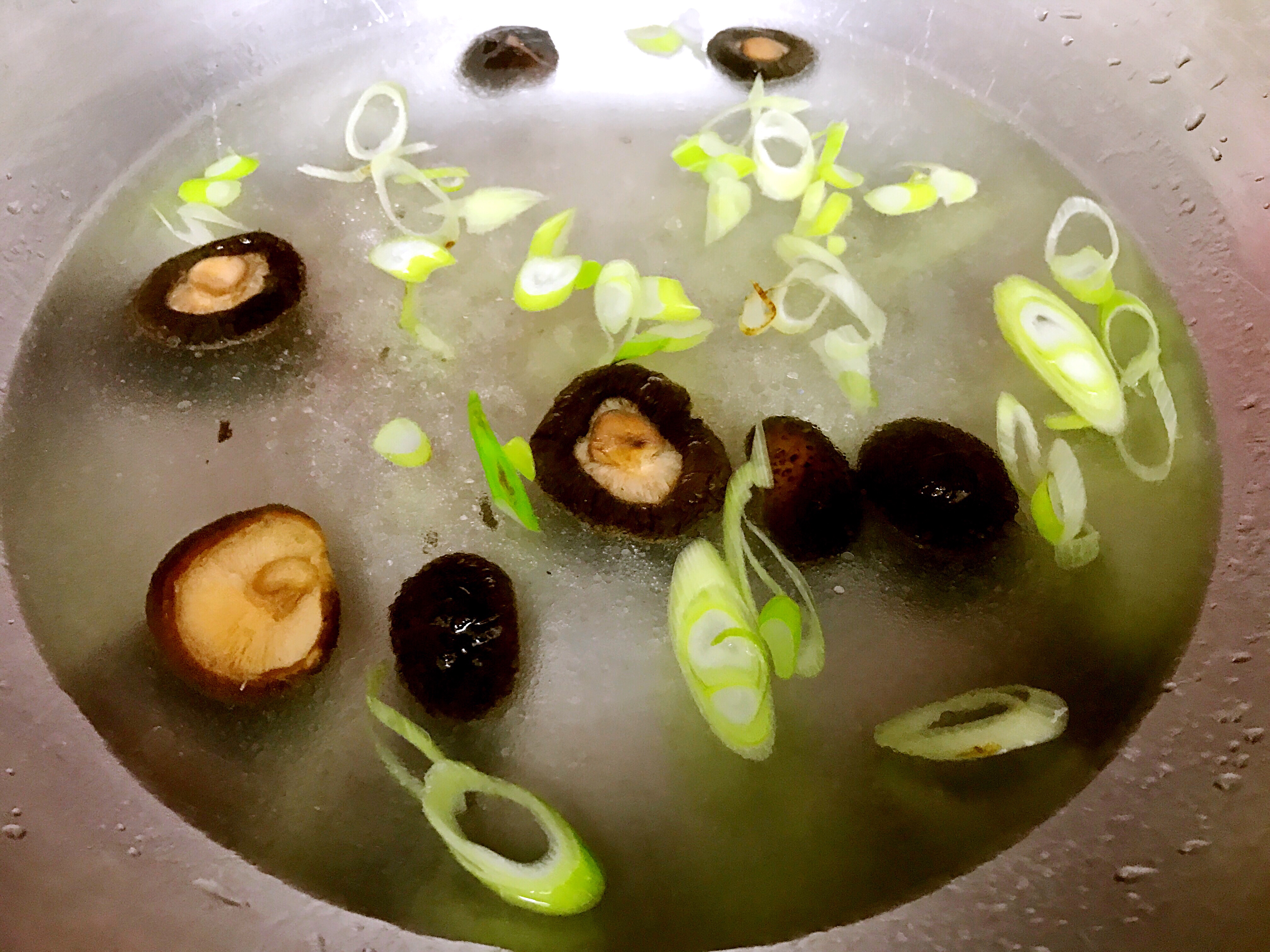 香菇海鲜牛肉汤面的做法 步骤3