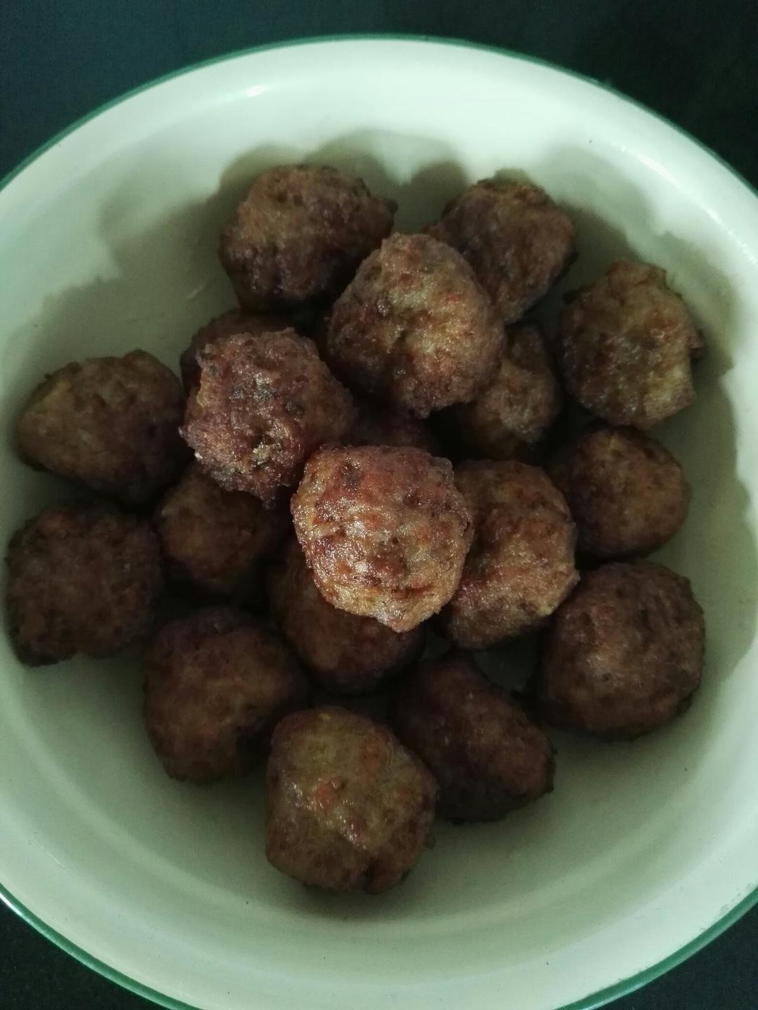 酥炸猪肉丸子
