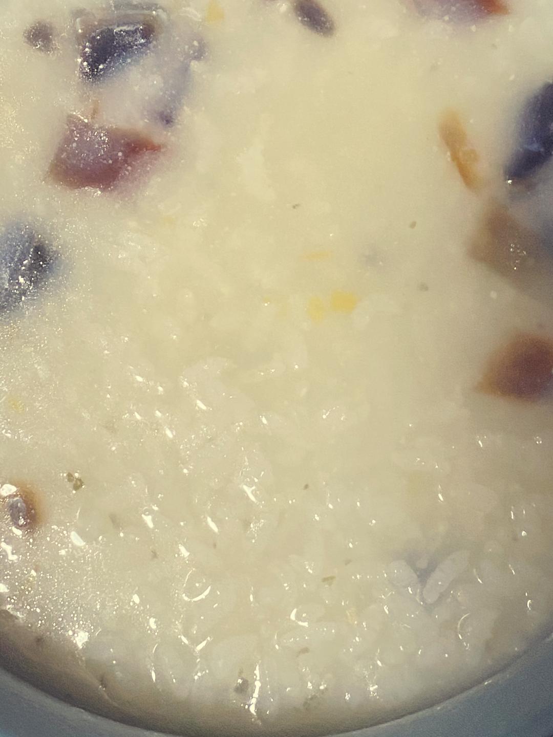 皮蛋粥的做法