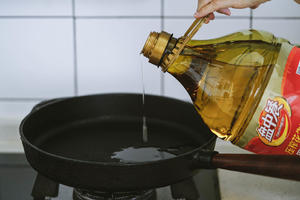 减脂版海鲜酱油炒饭的做法 步骤3