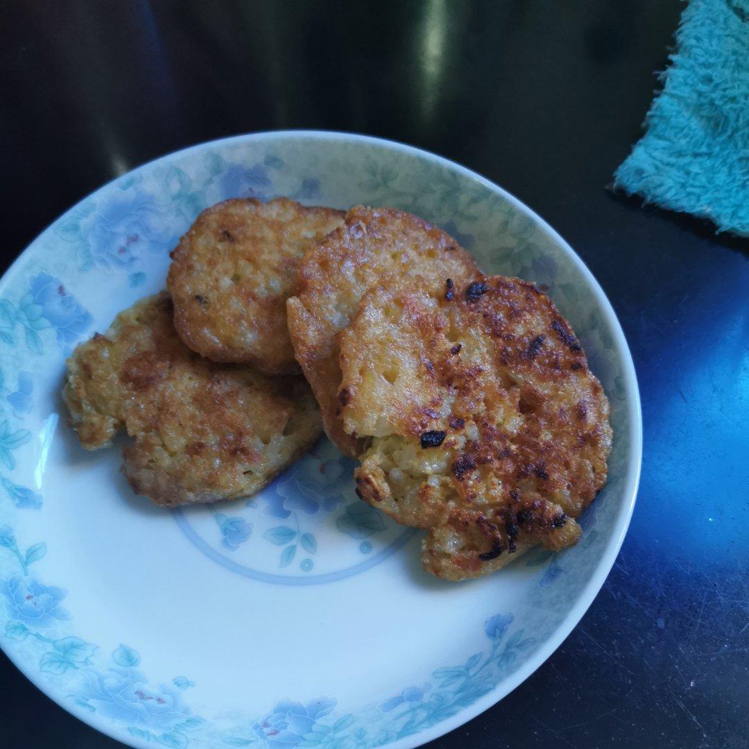 剩饭新吃法～米香鸡蛋饼