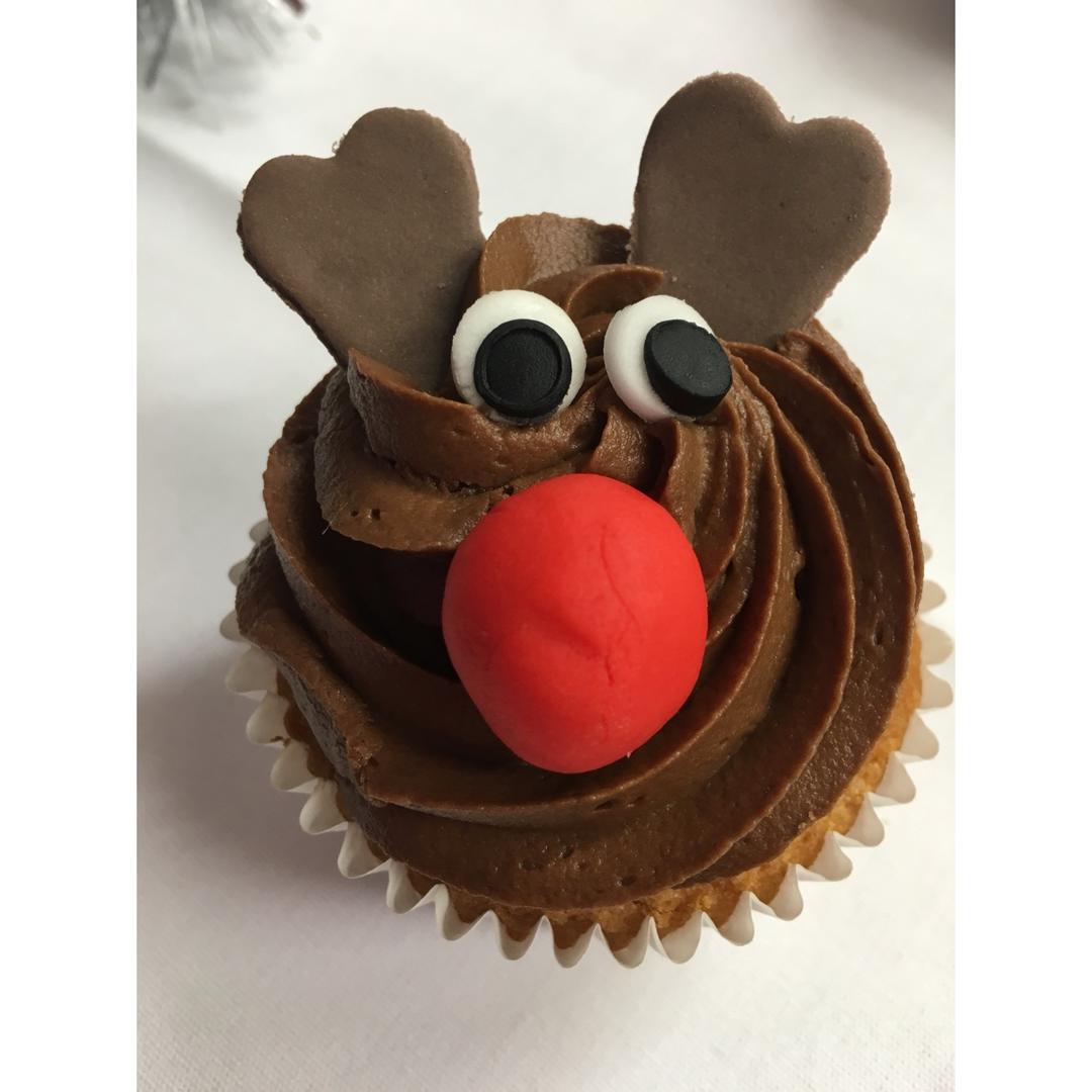 圣诞麋鹿杯子蛋糕