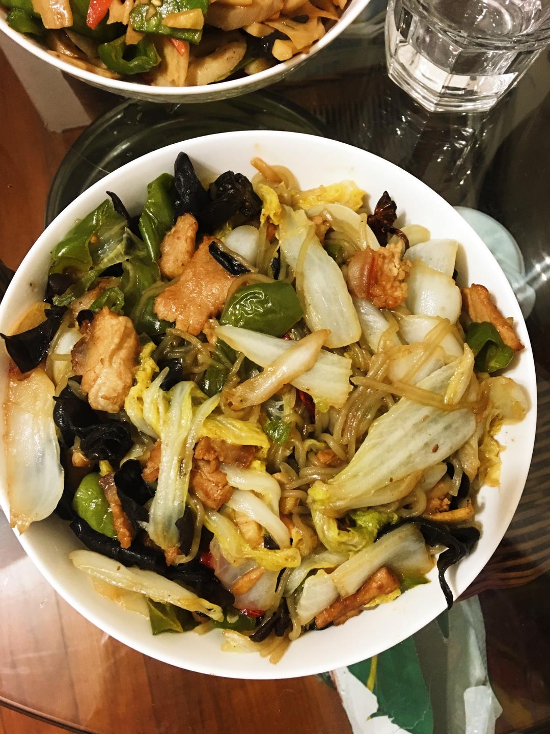 白菜粉丝炒肉的做法