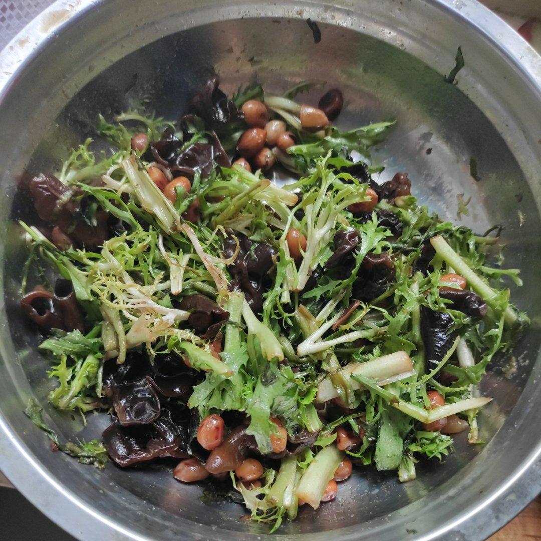 东北凉菜_苦菊皮蛋花生米