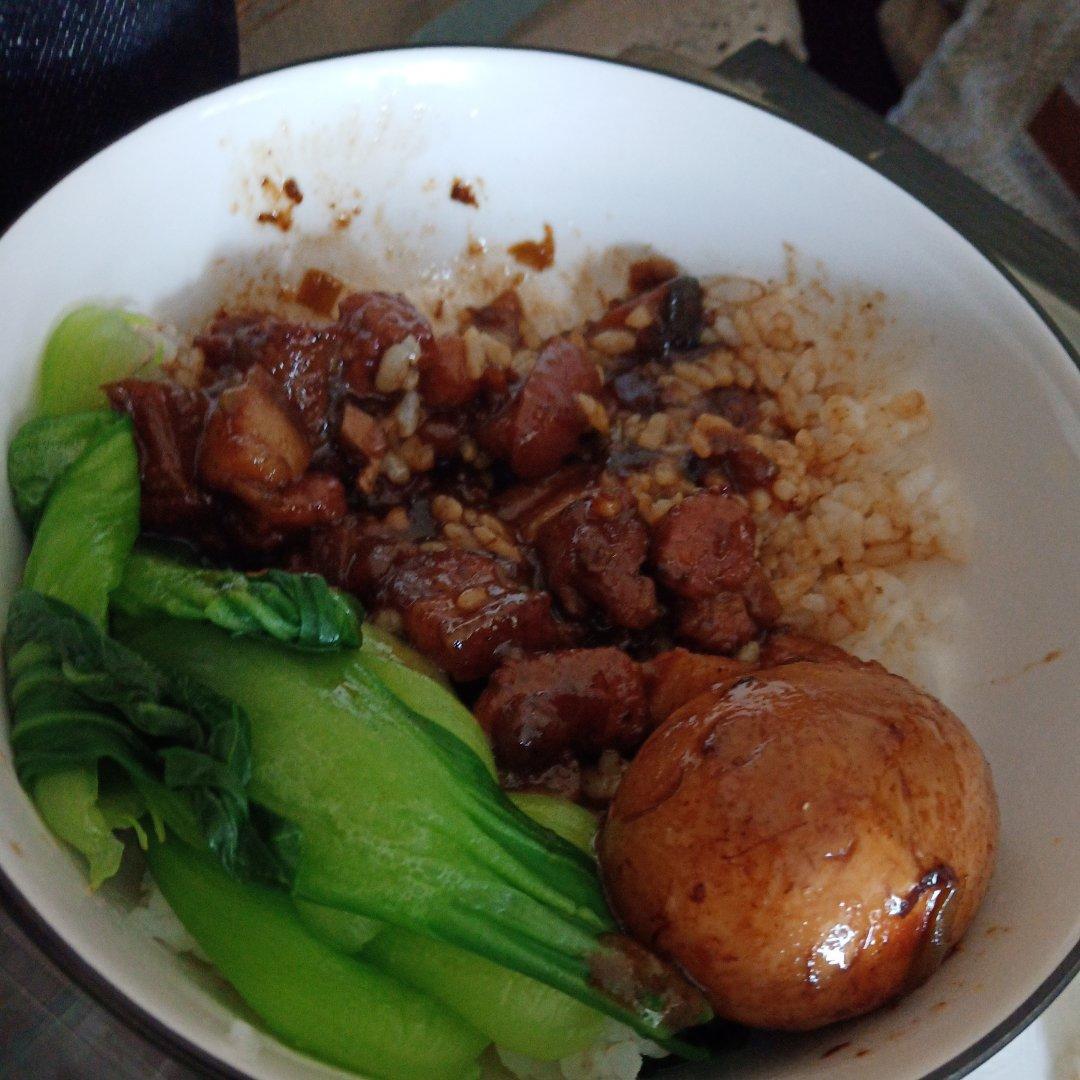 洋葱酥卤肉饭