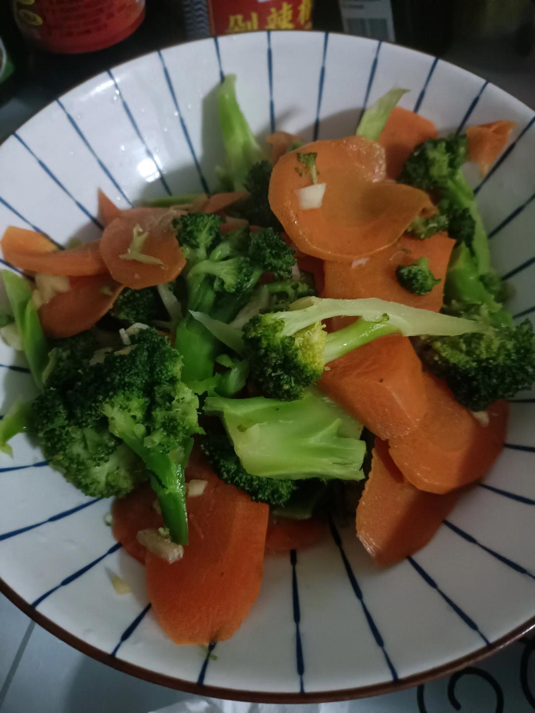 西蓝花炒胡萝卜清爽型～