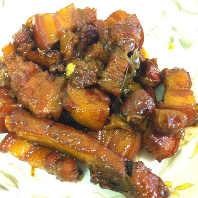 吃着碗里望着锅里的红烧肉