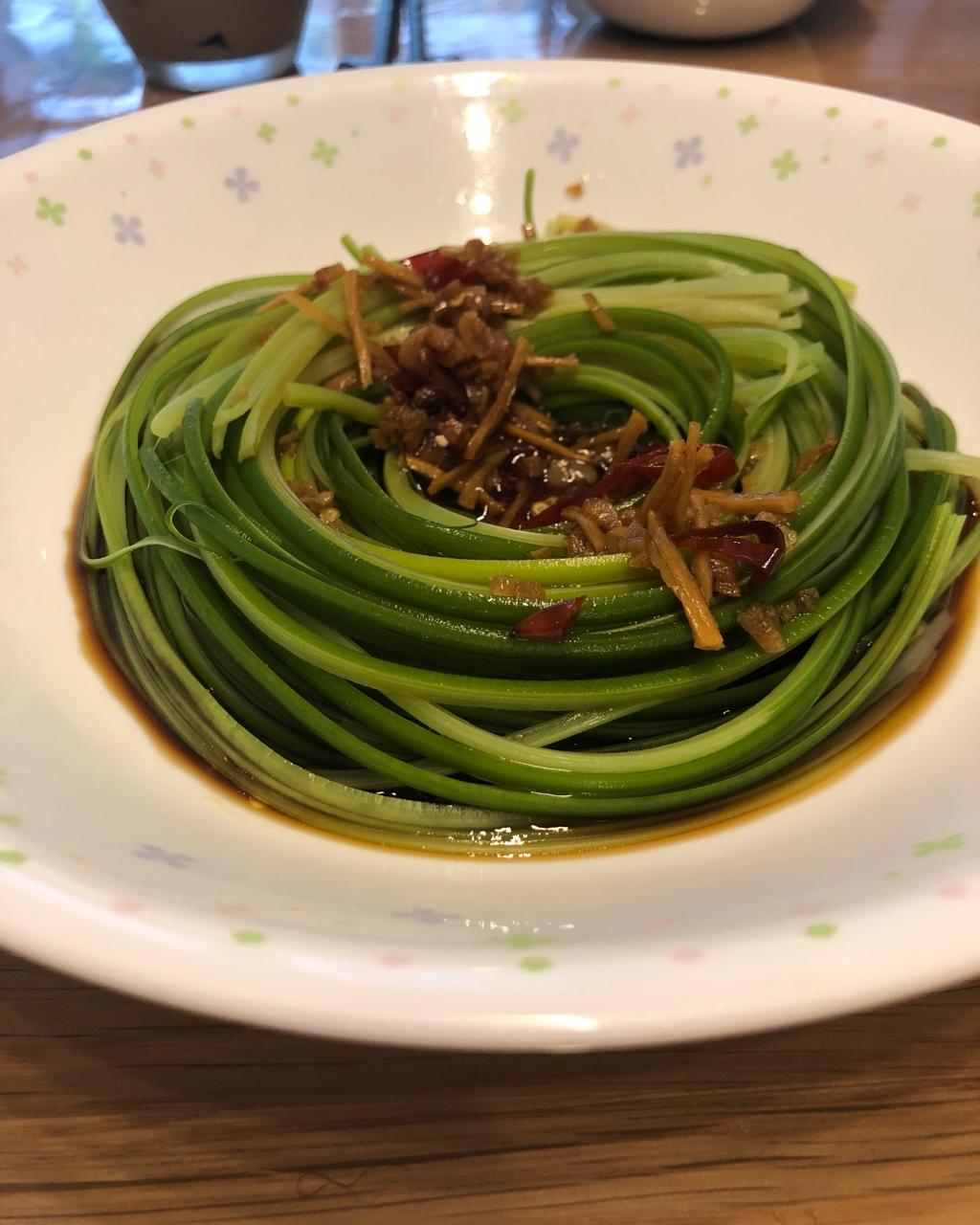 手撕蒜薹