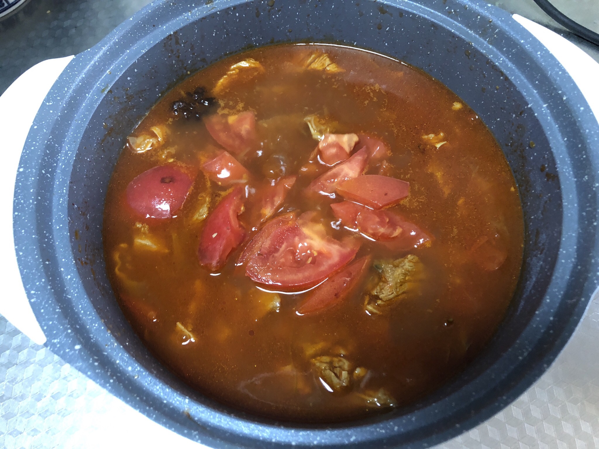 番茄牛腩锅，汤都不剩的暖冬小火锅的做法 步骤9