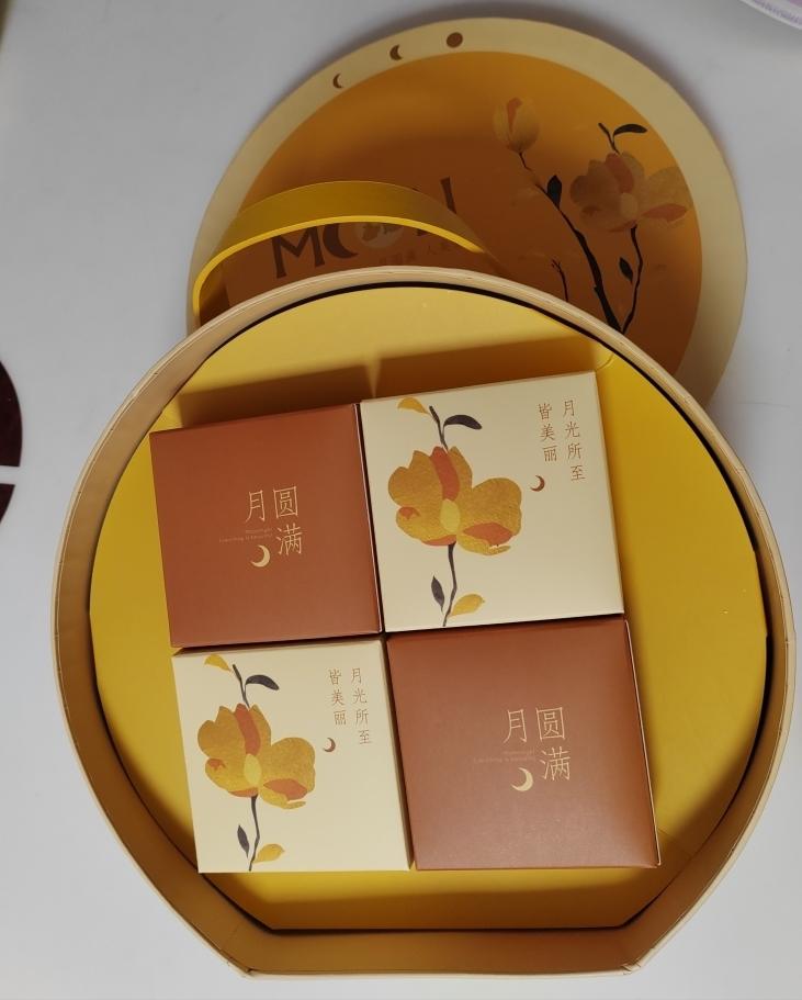 广式月饼—蛋黄莲蓉月饼
