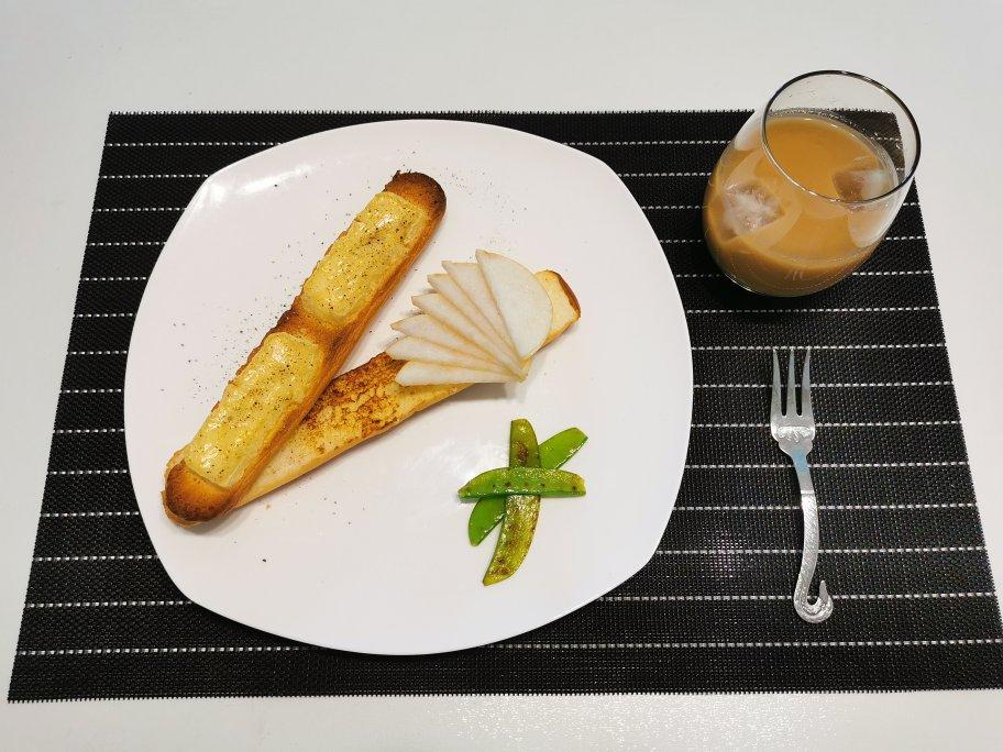 Grilled Brie & Pear Sandwich 布里干酪甜梨三明治