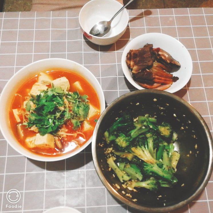 西红柿菌菇豆腐汤