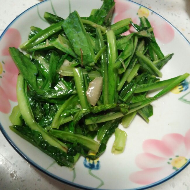 保險經紀人鍾鵬做的清炒油麥菜