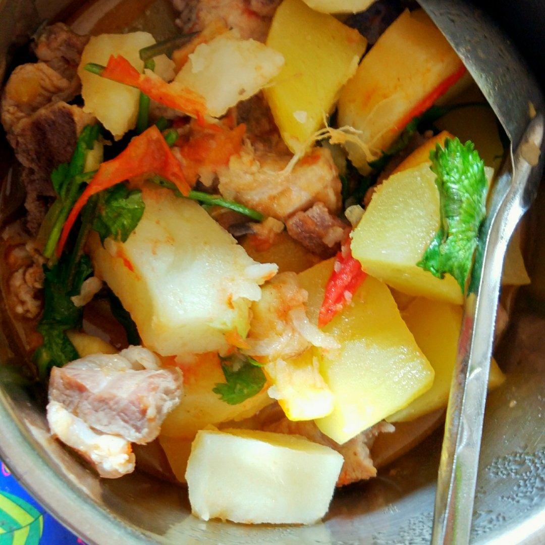 番茄土豆炖排骨