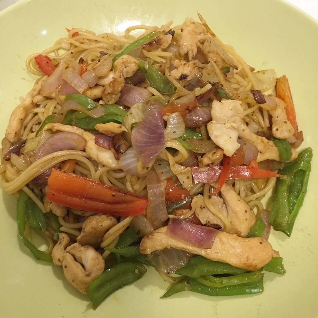 黑椒鸡丝意面