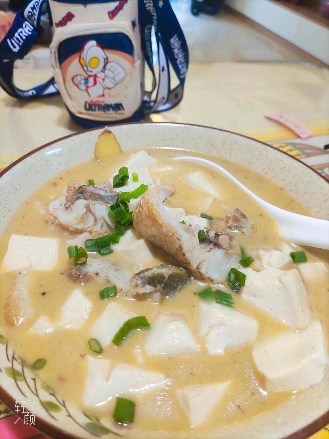 鲜美鲈鱼豆腐汤