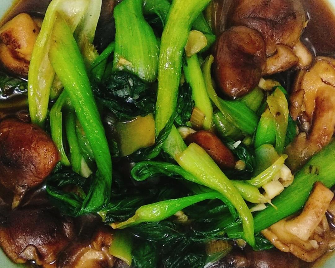 不摆盘的蒜蓉香菇小油菜