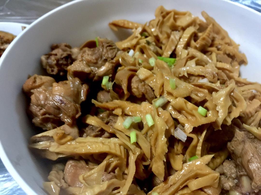 笋衣（笋干）烧鸭腿