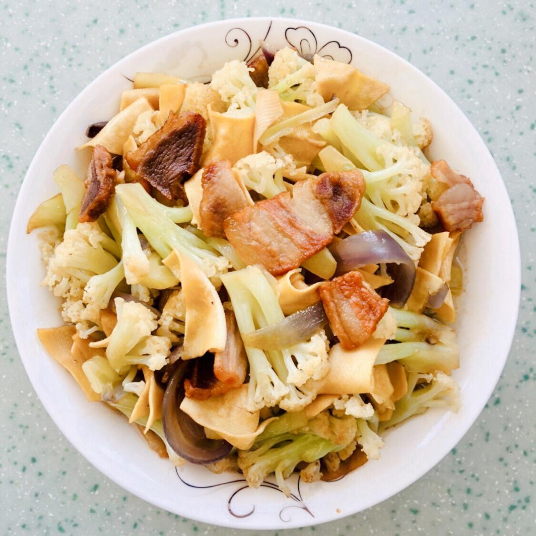 腊肉炒有机花菜