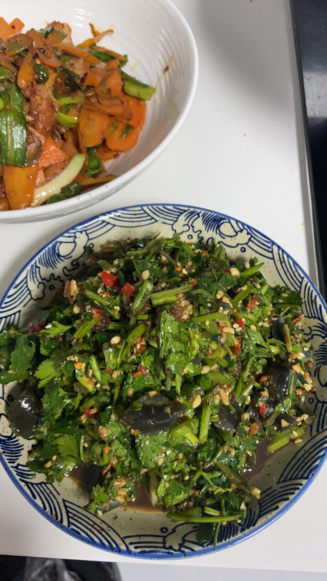 ㊙️香菜拌皮蛋，太香太开胃啦！