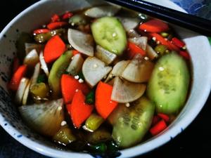配粥小菜——酸辣萝卜片黄瓜片的做法 步骤3