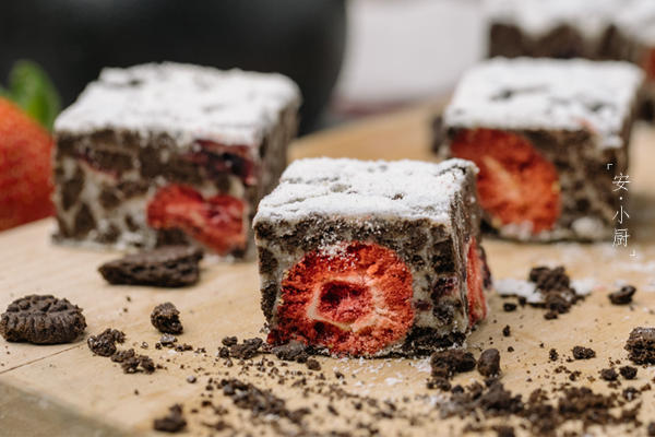 奥利奥草莓雪花酥的做法