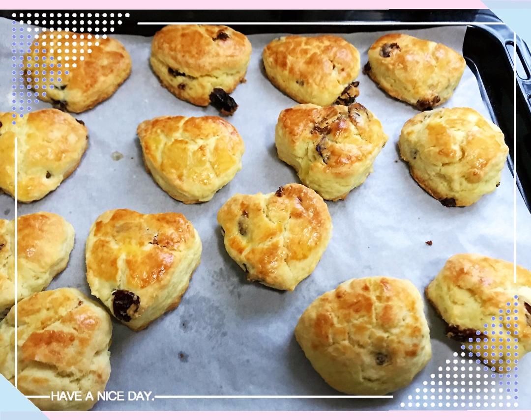 超级松软完美裂纹的司康-English scones