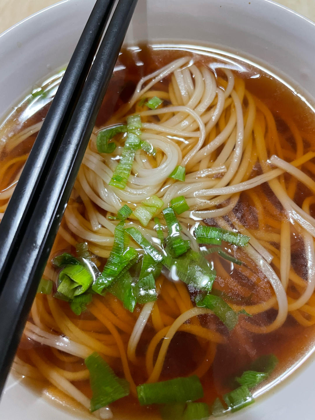 这是一碗可以让你，连汤带面吃个底朝天的，家常版阳春面！