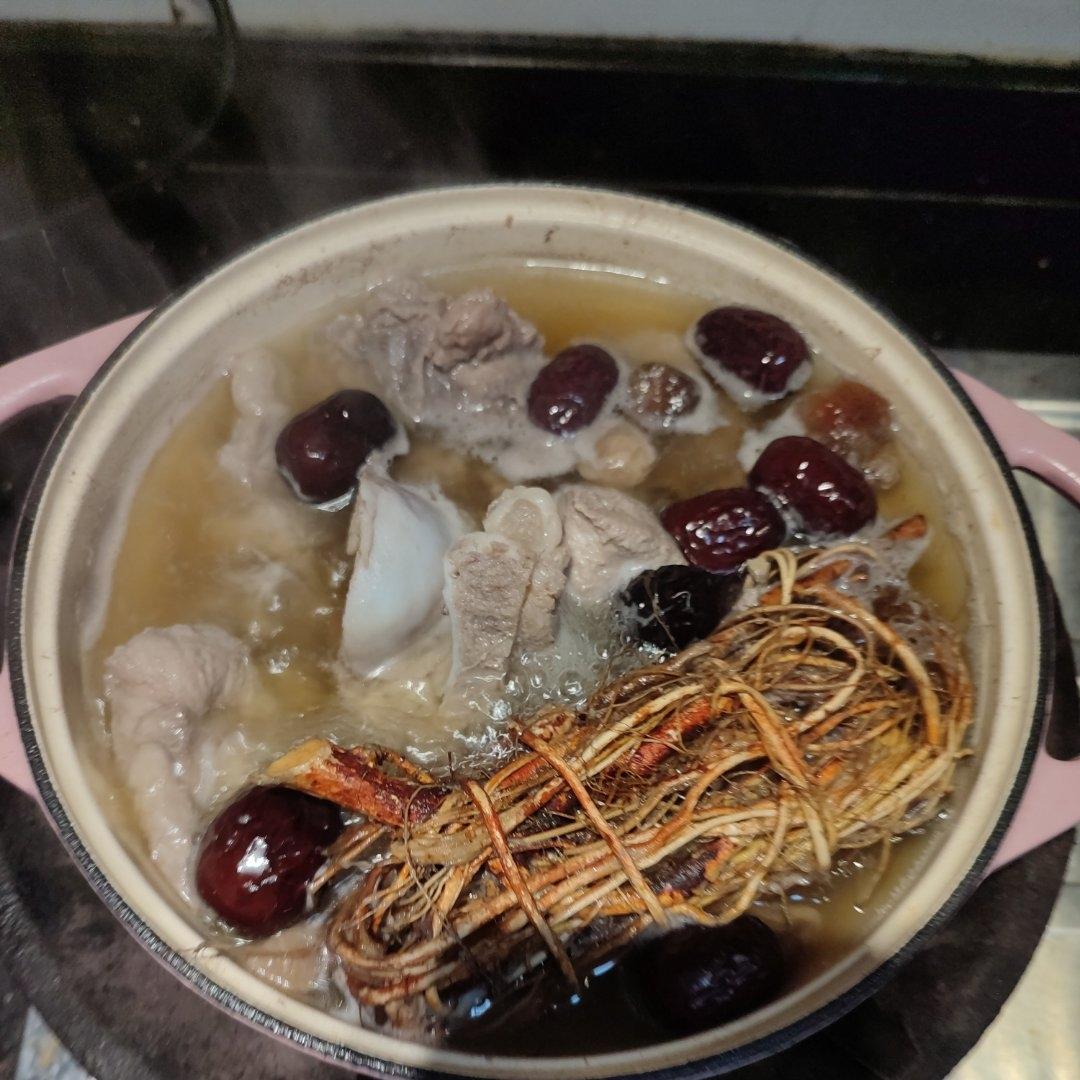 五指毛桃猪骨汤