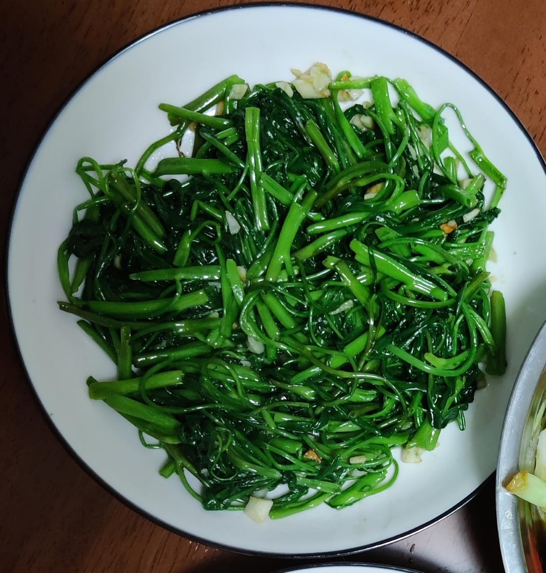 爆炒耗油空心菜