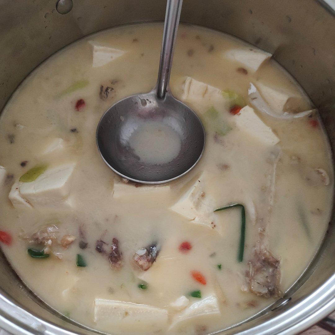 鱼头豆腐汤