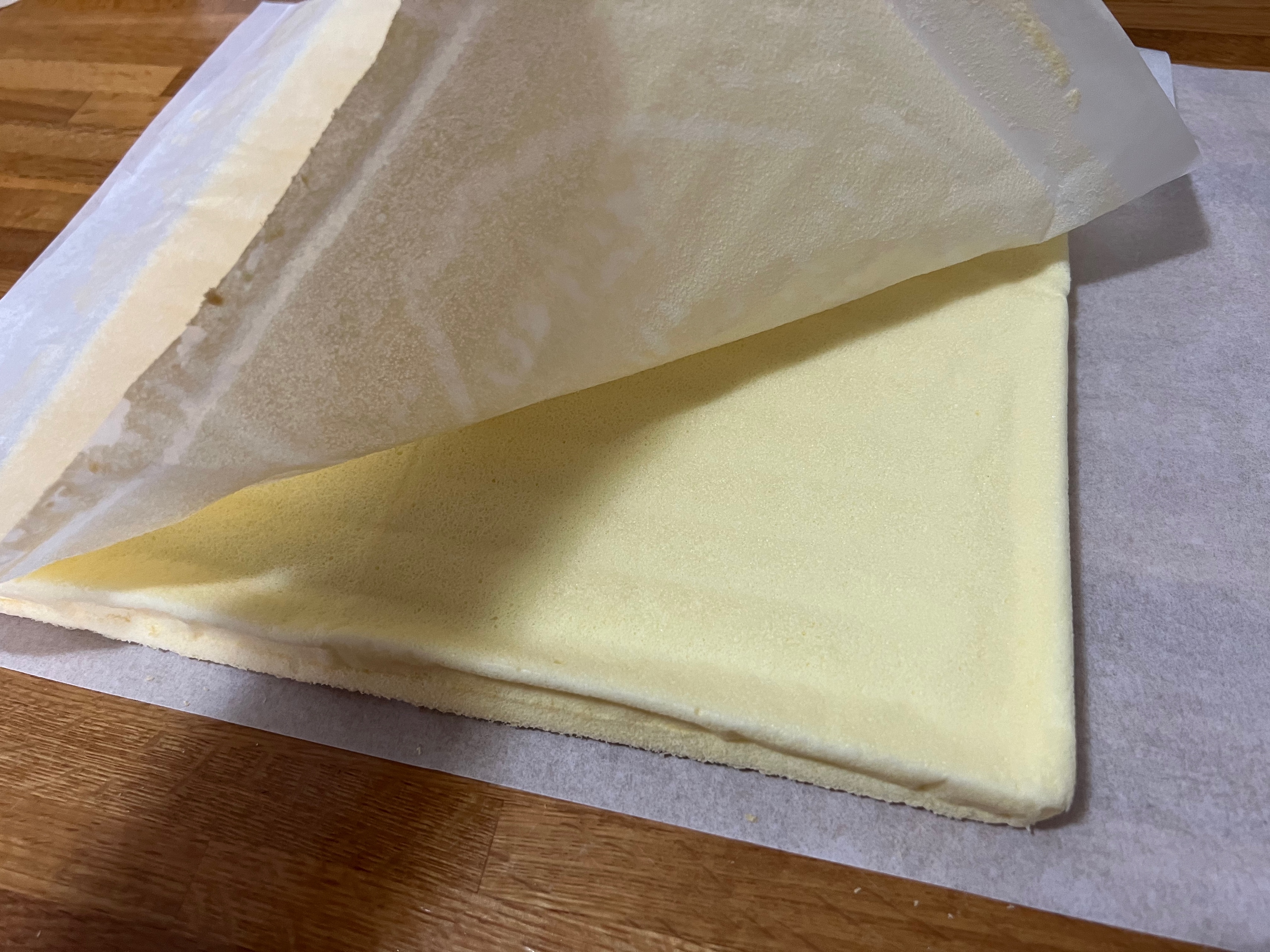 松软细腻不开裂的蛋糕卷【原味瑞士卷】的做法 步骤24
