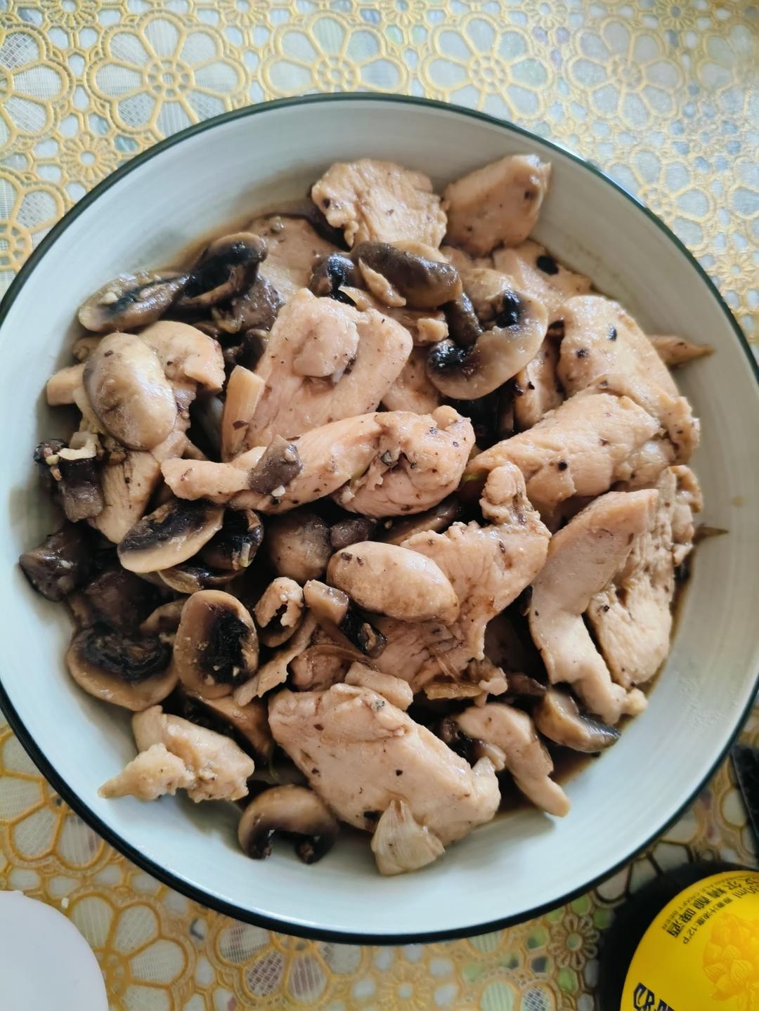 嫩滑不柴❗️爆好吃的黑椒口蘑炒鸡胸肉～绝了