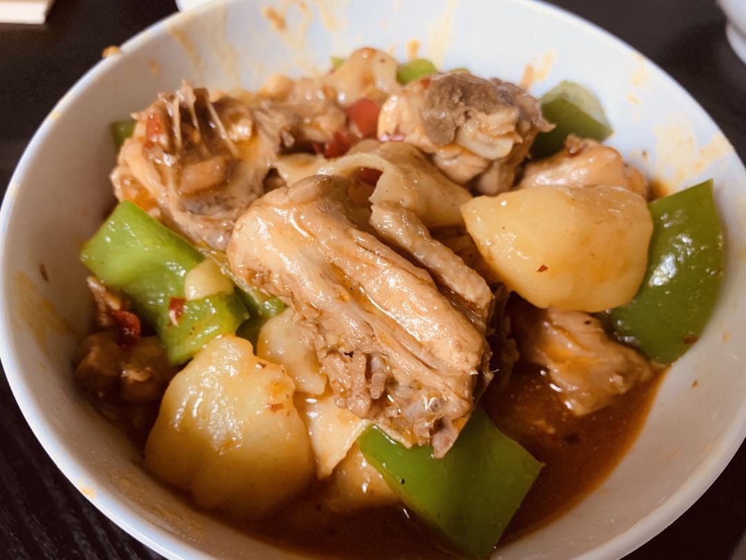 家常大盘鸡（以及如何处理没有裤带面的情况）的做法