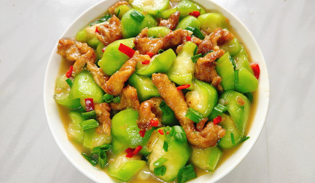 尝试新做法的六角瓜炒肉丝会是怎样的口感？