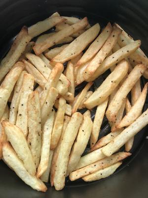 空气炸锅薯条（不冷冻，不水煮，不过夜，全网最简单）的做法 步骤8