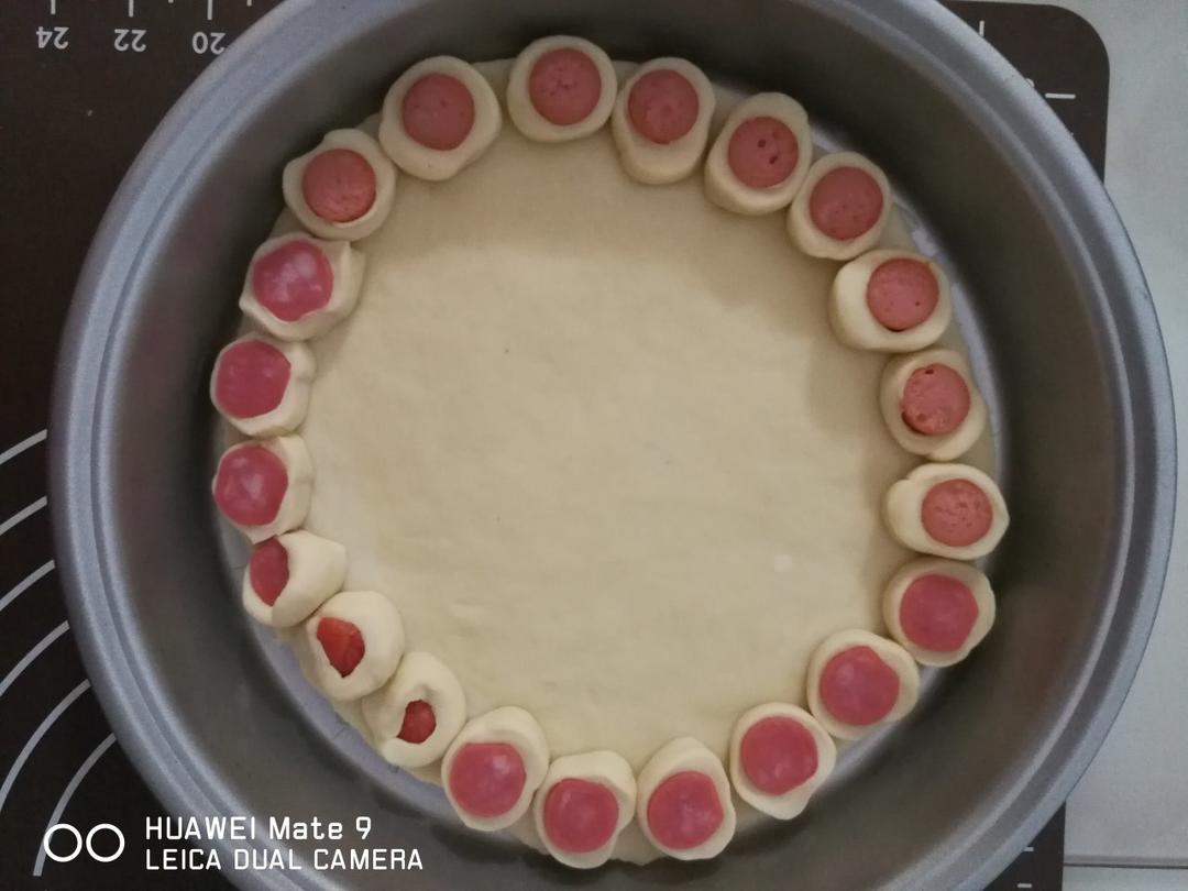 萨米肠蘑菇花边披萨