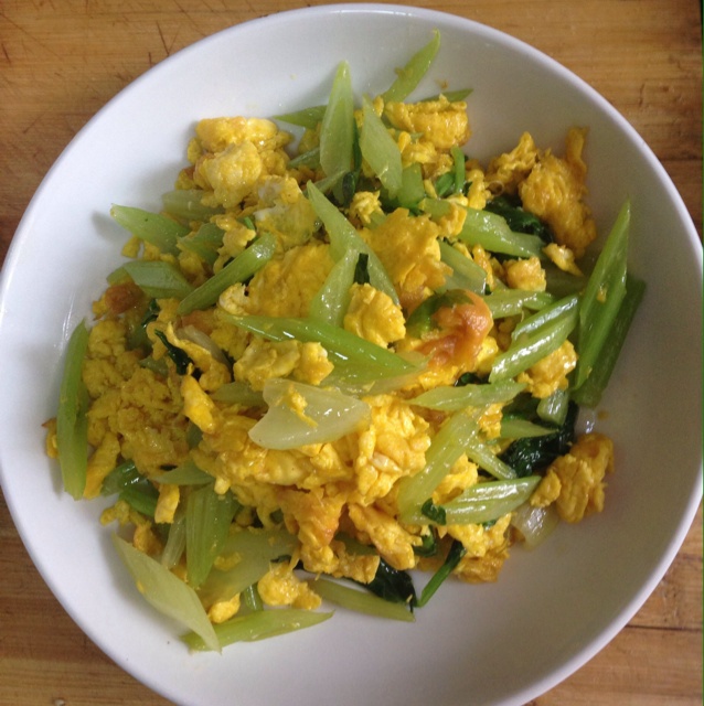 芹菜炒鸡蛋
