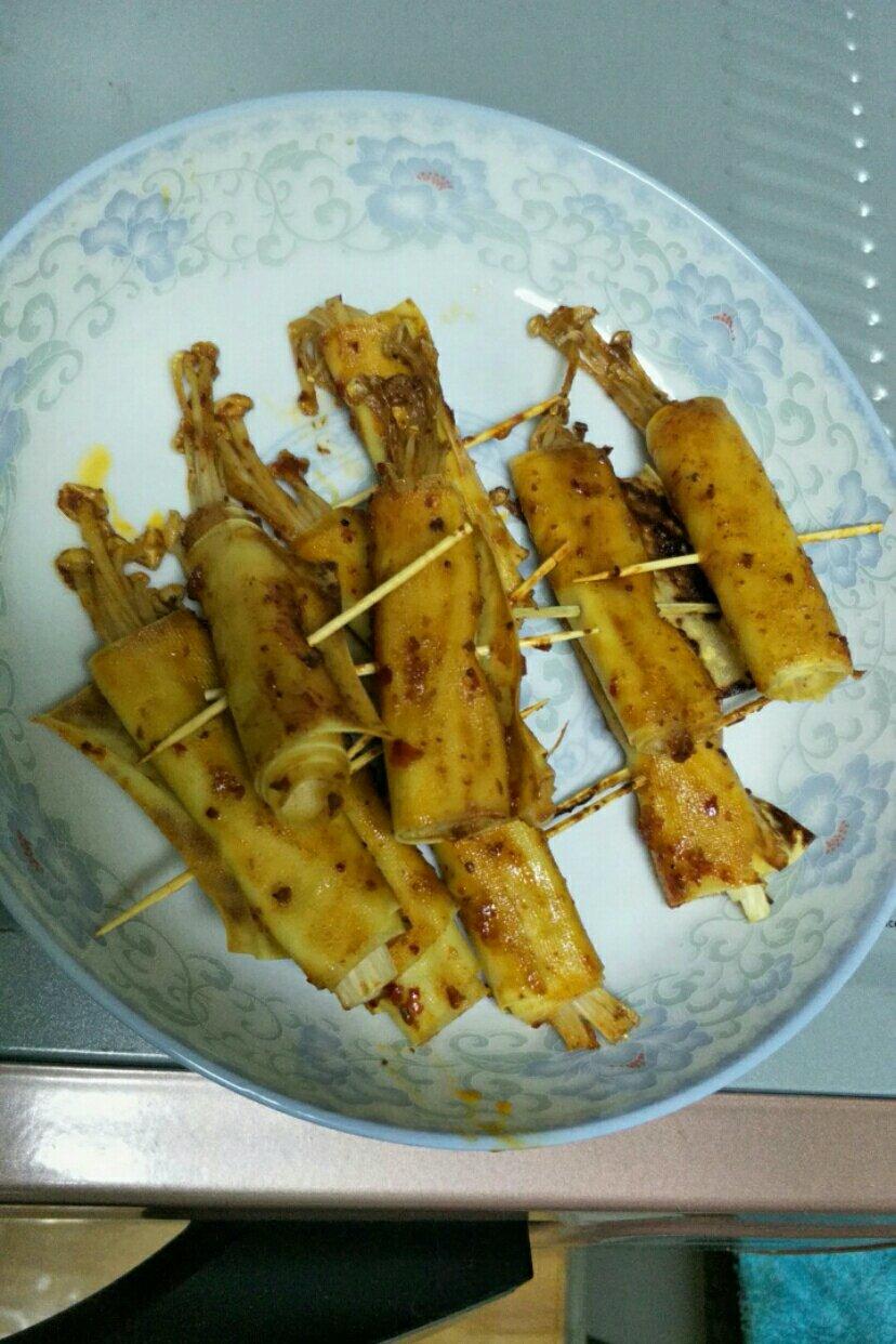 和风辣烤豆皮金针菇卷——北鼎烤箱食谱