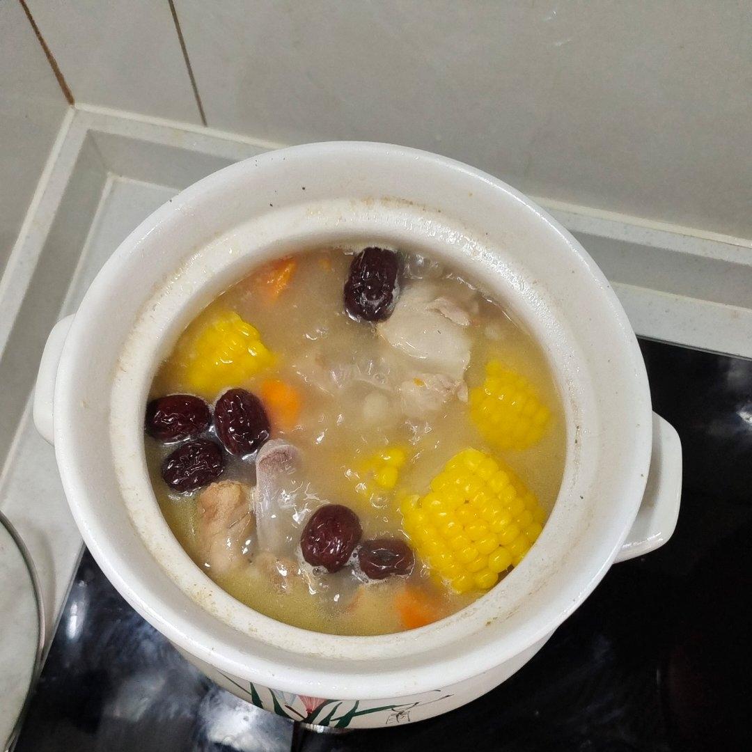 滋补养生 —— 玉米胡萝卜清炖排骨汤🌽