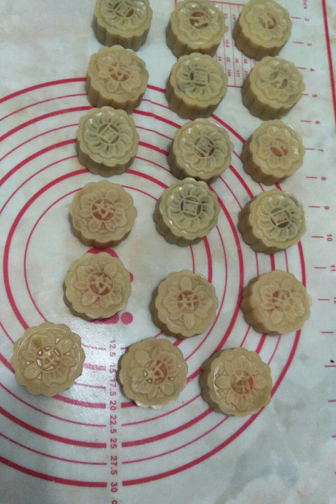 广式月饼——蛋黄莲蓉月饼