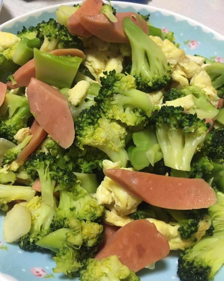 {☀快手晚餐☀}火腿肠滑蛋西兰花